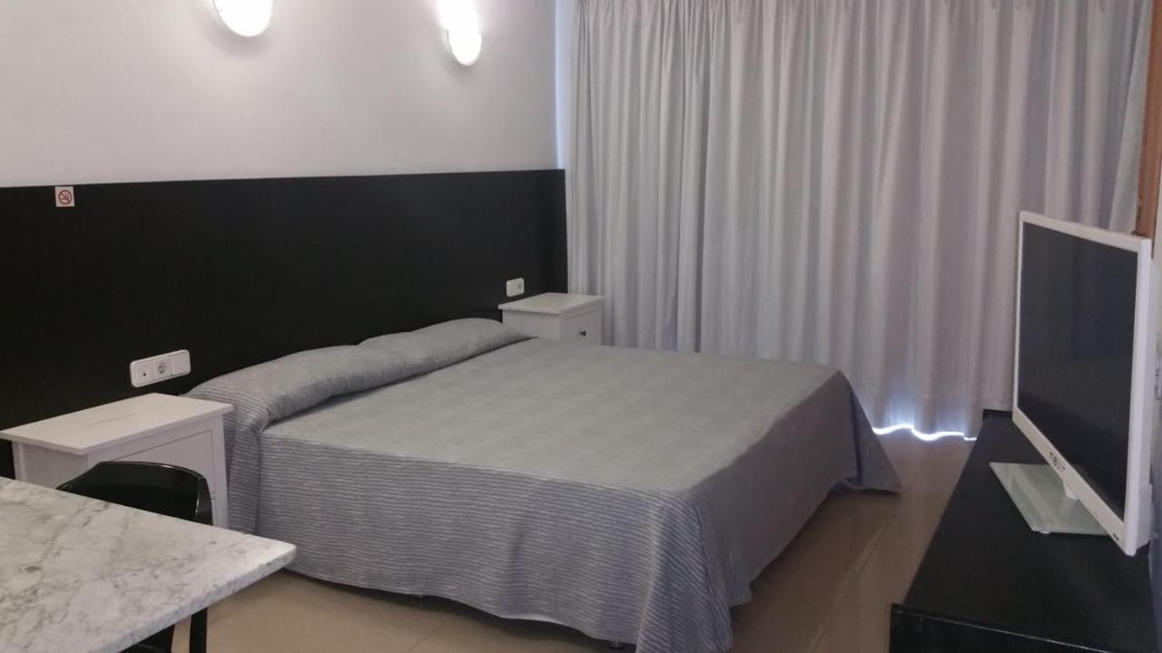 Es Grop Apartments Portinatx Eksteriør billede